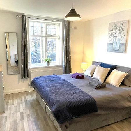 غيلينغهام Supreme - 1 Bedroom Apart Sleeps 4 Short/Long Stay المظهر الخارجي الصورة