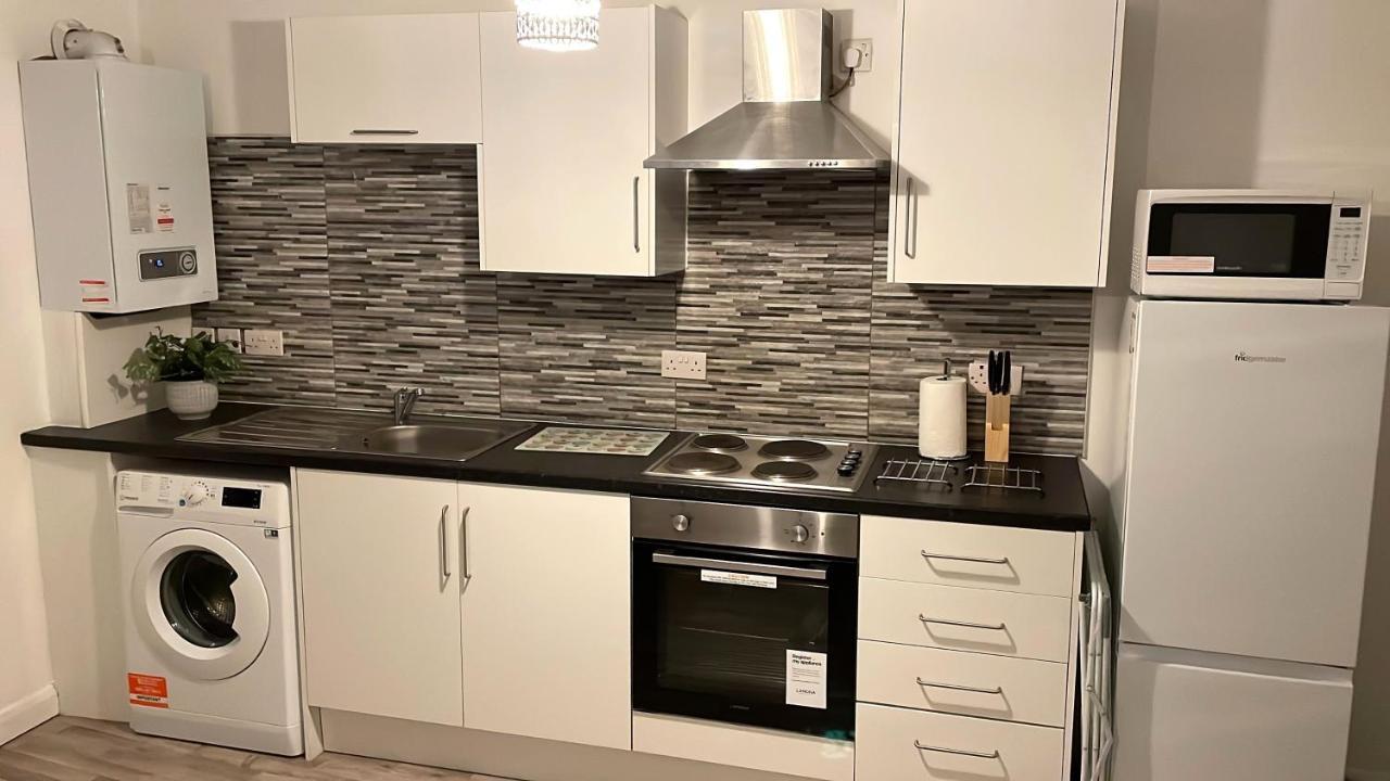 غيلينغهام Supreme - 1 Bedroom Apart Sleeps 4 Short/Long Stay المظهر الخارجي الصورة
