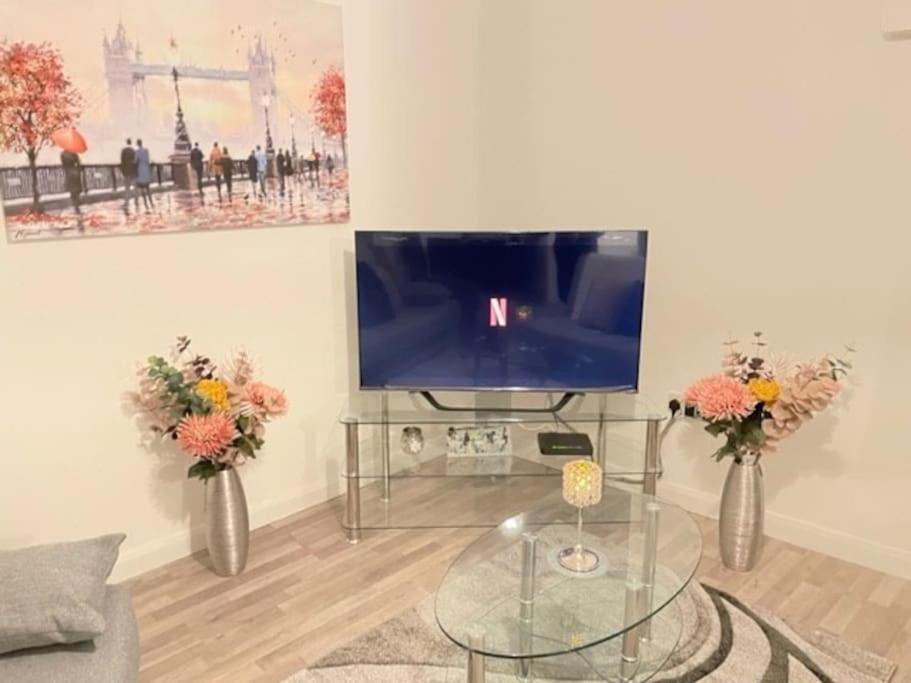 غيلينغهام Supreme - 1 Bedroom Apart Sleeps 4 Short/Long Stay المظهر الخارجي الصورة