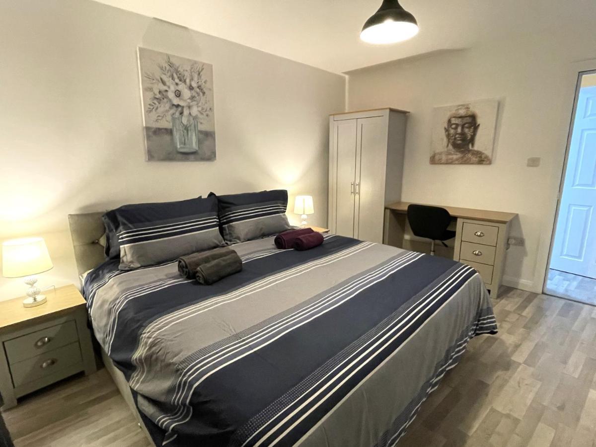 غيلينغهام Supreme - 1 Bedroom Apart Sleeps 4 Short/Long Stay المظهر الخارجي الصورة