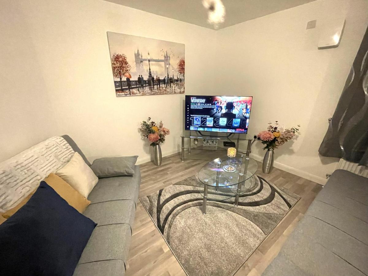 غيلينغهام Supreme - 1 Bedroom Apart Sleeps 4 Short/Long Stay المظهر الخارجي الصورة