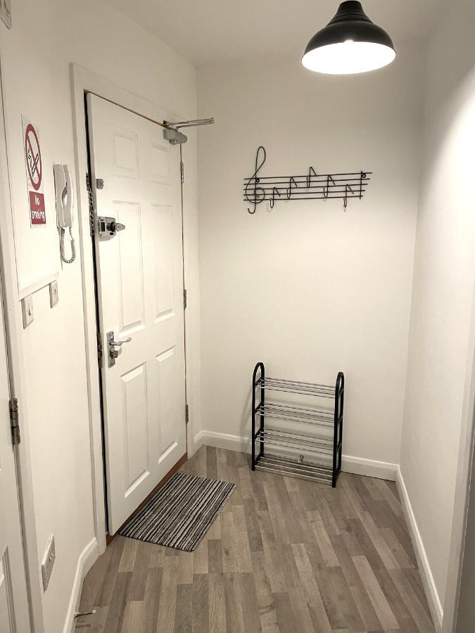 غيلينغهام Supreme - 1 Bedroom Apart Sleeps 4 Short/Long Stay المظهر الخارجي الصورة
