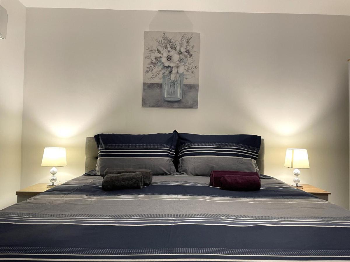 غيلينغهام Supreme - 1 Bedroom Apart Sleeps 4 Short/Long Stay المظهر الخارجي الصورة