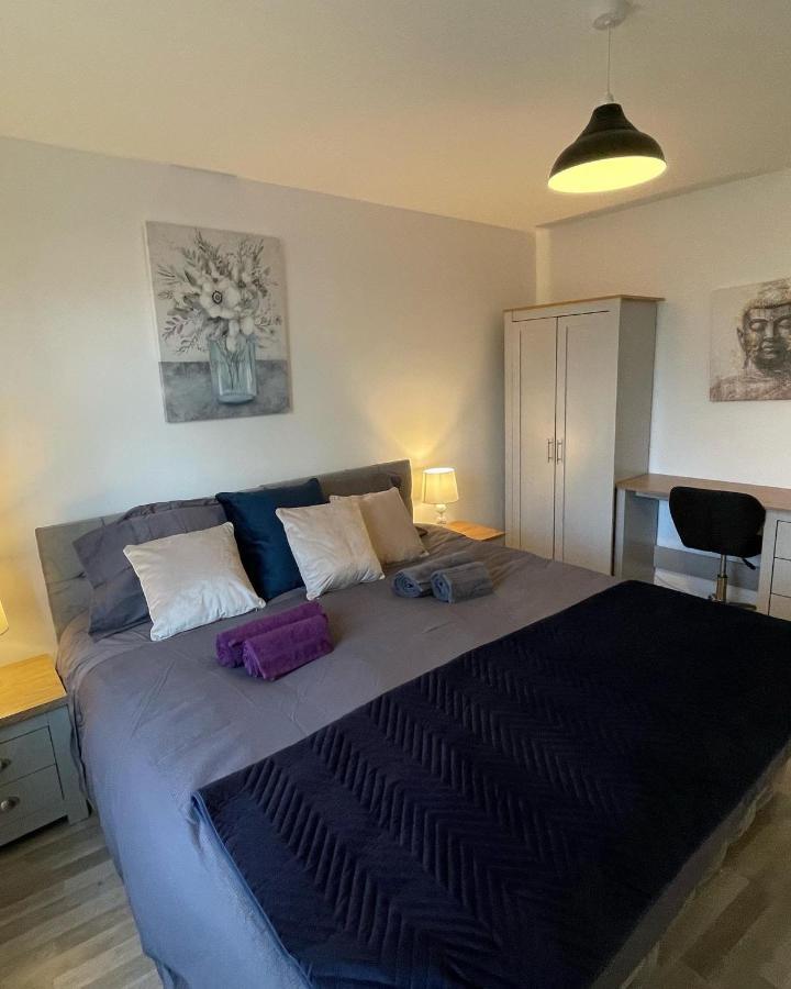 غيلينغهام Supreme - 1 Bedroom Apart Sleeps 4 Short/Long Stay المظهر الخارجي الصورة