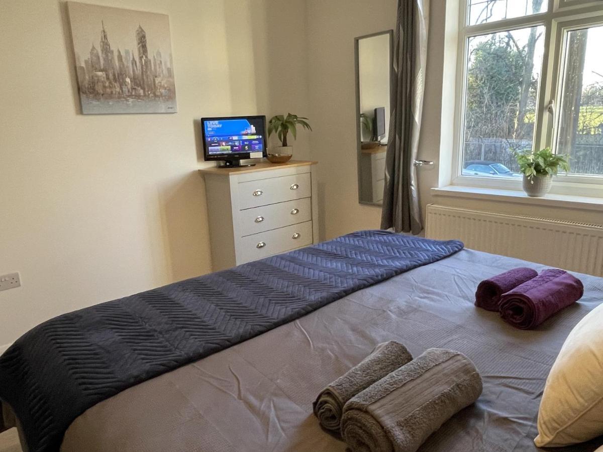 غيلينغهام Supreme - 1 Bedroom Apart Sleeps 4 Short/Long Stay المظهر الخارجي الصورة