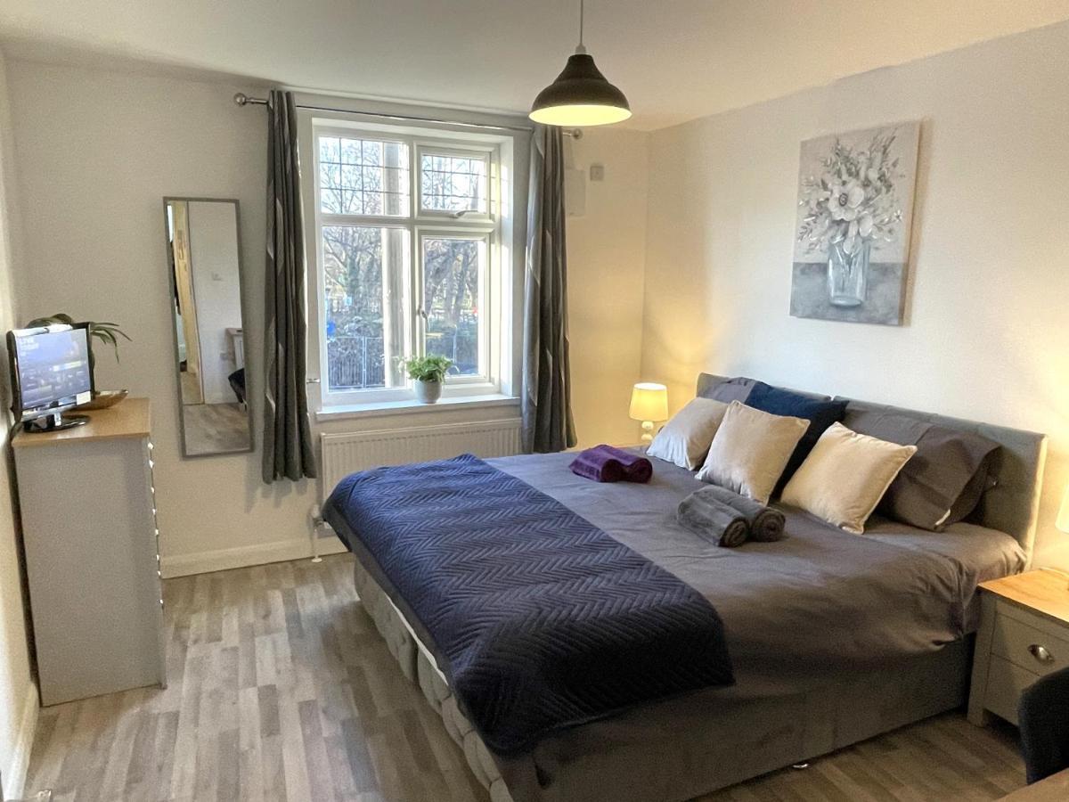 غيلينغهام Supreme - 1 Bedroom Apart Sleeps 4 Short/Long Stay المظهر الخارجي الصورة