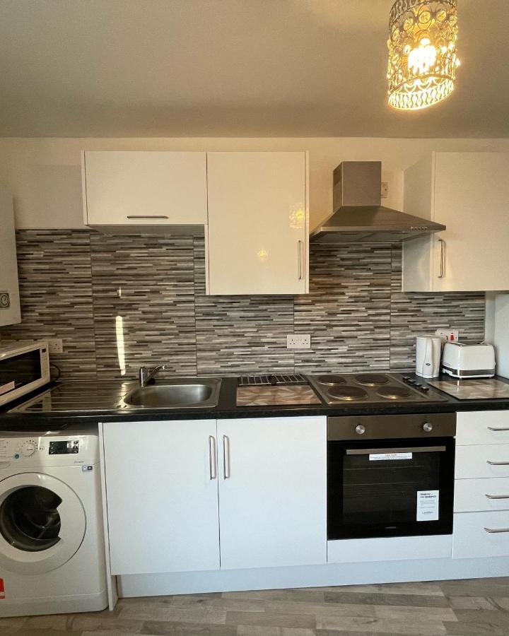 غيلينغهام Supreme - 1 Bedroom Apart Sleeps 4 Short/Long Stay المظهر الخارجي الصورة